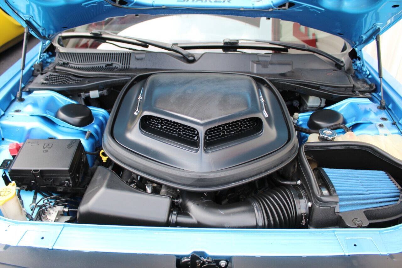 Used 2016 Dodge Challenger R/T RWD image 8