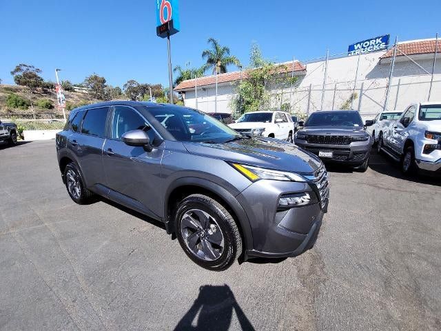 Used 2026 Nissan Rogue SV FWD image 2