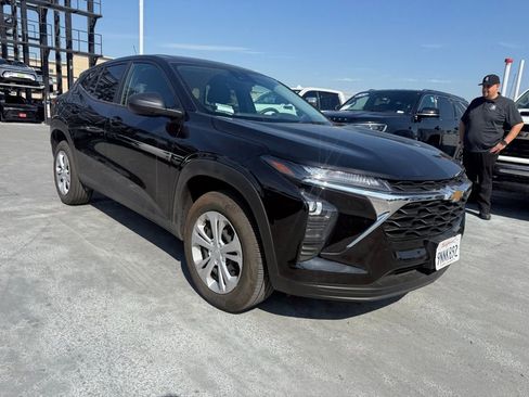 Used 2024 Chevrolet Trax LS image 3