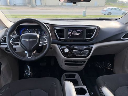 Used 2022 Chrysler Voyager LX FWD image 32