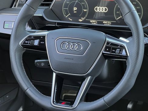 Used 2024 Audi Q8 e-tron Prestige image 26