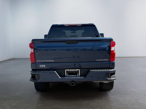 Used 2020 Chevrolet Silverado 1500 Custom w/ Custom Value Package AWD/4WD image 4