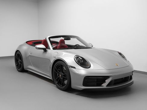 Certified 2024 Porsche 911 Carrera GTS RWD image 12