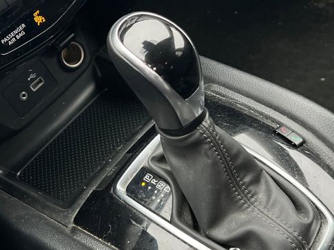 Used 2020 Nissan Rogue SV image 24