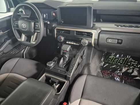 Certified 2024 Toyota Tacoma TRD Off-Road image 33