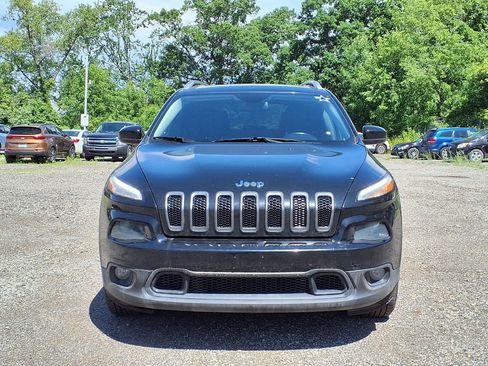 Used 2018 Jeep Cherokee Latitude FWD image 2