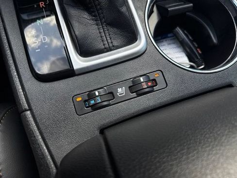 Used 2019 Toyota Highlander Limited Platinum AWD/4WD image 24