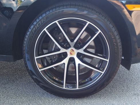 Used 2023 Porsche Macan AWD/4WD image 9