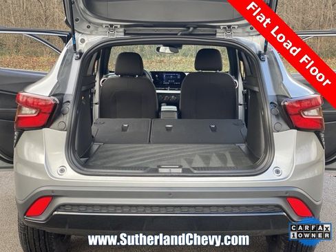 Certified 2025 Chevrolet Trax RS w/ Driver Confidence Package image 37