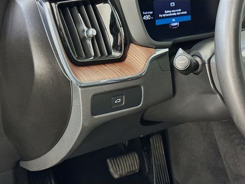 Used 2024 Volvo XC60 B5 Plus image 17