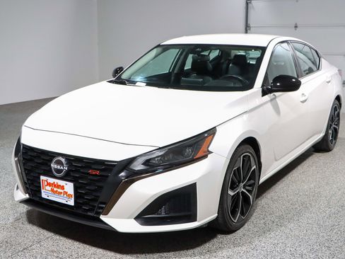 Used 2024 Nissan Altima 2.5 SR FWD image 29