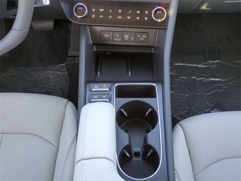 New 2025 Hyundai Sonata Limited image 18