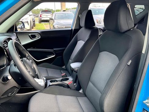 Used 2024 Kia Soul S FWD image 8