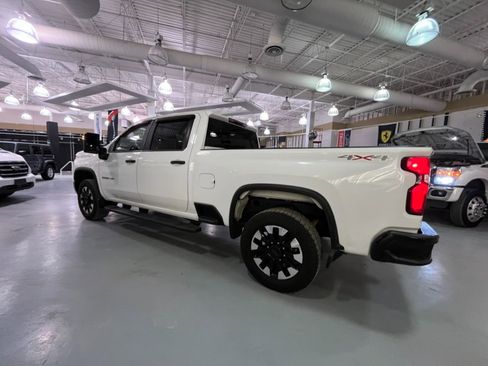 Used 2020 Chevrolet Silverado 2500 Custom w/ Custom Value Package image 4