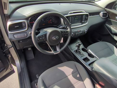 Used 2018 Kia Sorento LX image 16