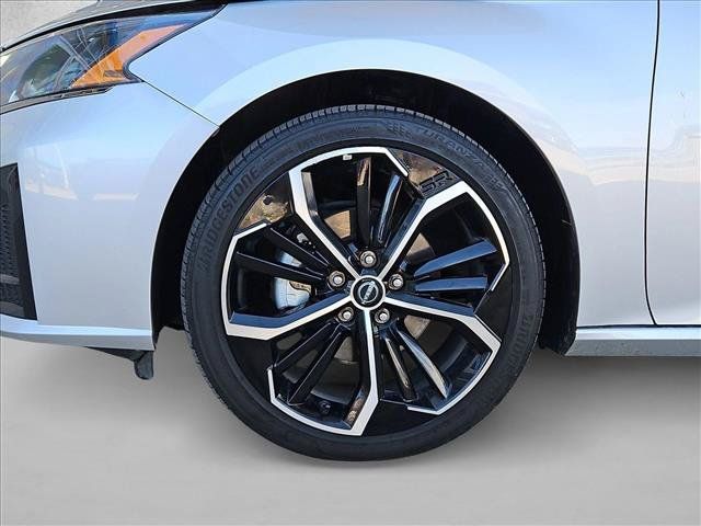 Used 2024 Nissan Altima 2.5 SR FWD image 21