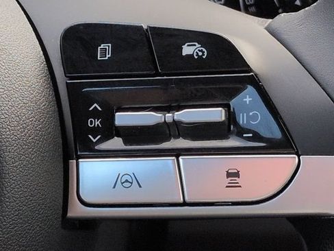 Certified 2024 Hyundai Elantra Limited FWD image 26