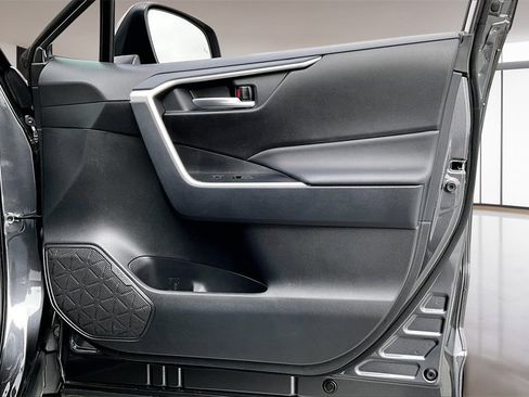 Used 2025 Toyota RAV4 XLE image 26