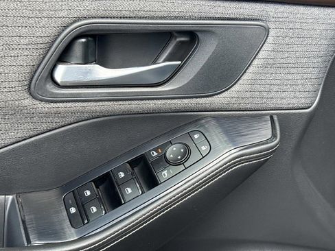 Used 2021 Nissan Rogue SV image 18