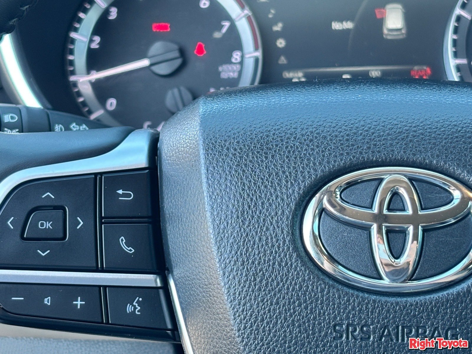 Used 2024 Toyota Highlander XLE AWD/4WD image 23