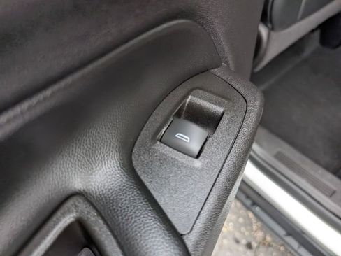 Used 2018 Chevrolet Equinox Premier FWD image 11