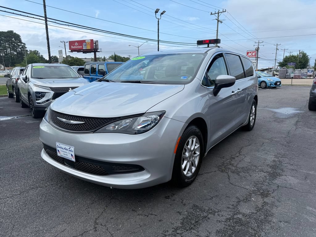 Used 2023 Chrysler Voyager LX FWD image 7