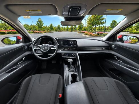 Used 2022 Hyundai Elantra SEL FWD image 10