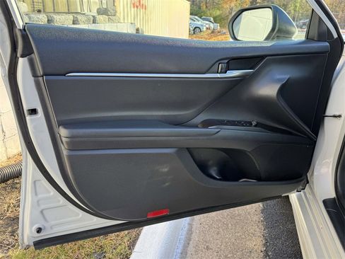 Used 2023 Toyota Camry SE image 17