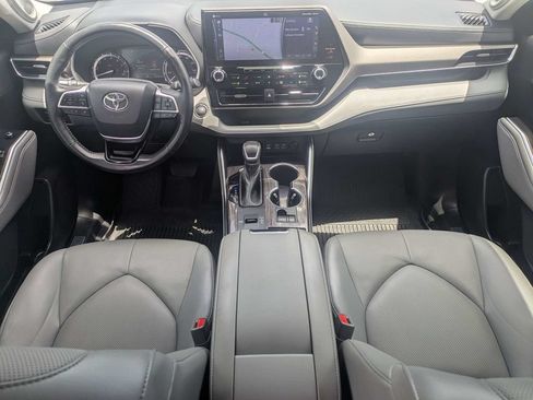 Used 2022 Toyota Highlander Limited FWD image 15
