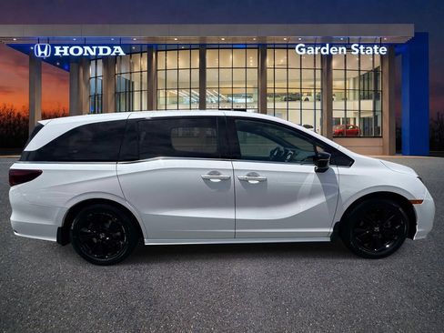Certified 2023 Honda Odyssey Sport image 3