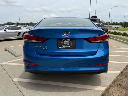 Used 2018 Hyundai Elantra SE FWD image 4