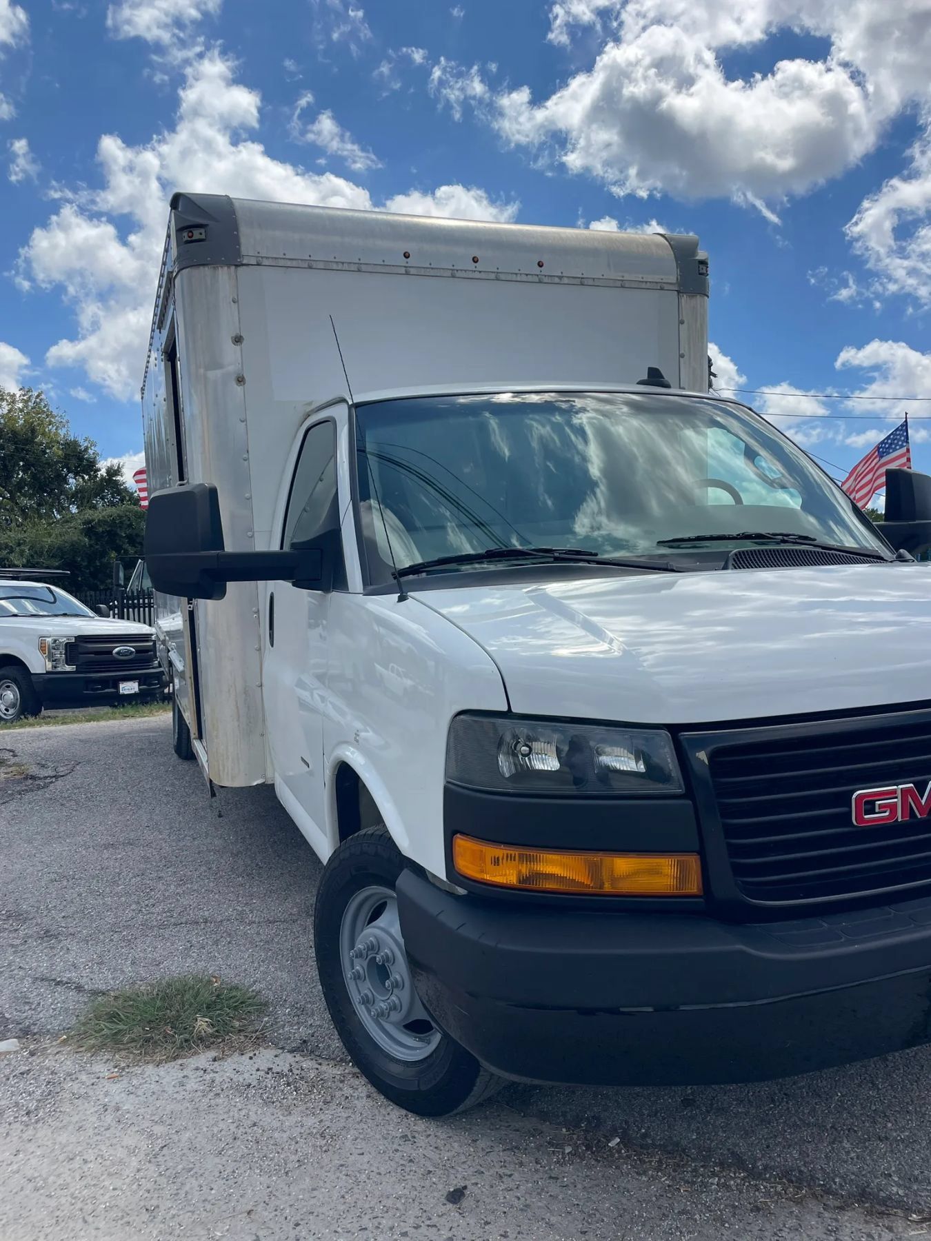 Used 2022 GMC Savana 3500 Extended w/ Power Convenience Package RWD image 3