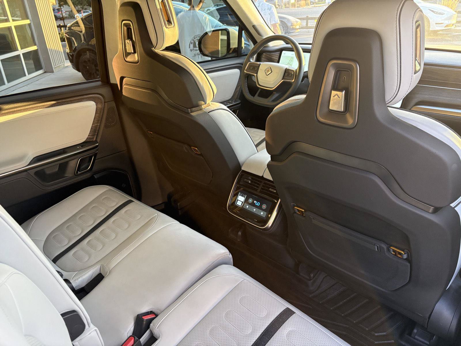 Used 2024 Rivian R1S Adventure Dual AWD/4WD image 22