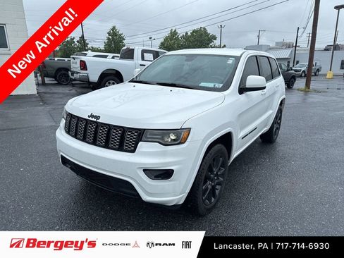 Used 2021 Jeep Grand Cherokee Laredo X AWD/4WD image 1