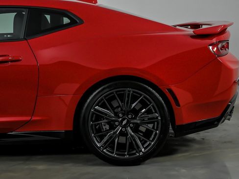 Used 2018 Chevrolet Camaro ZL1 RWD image 9
