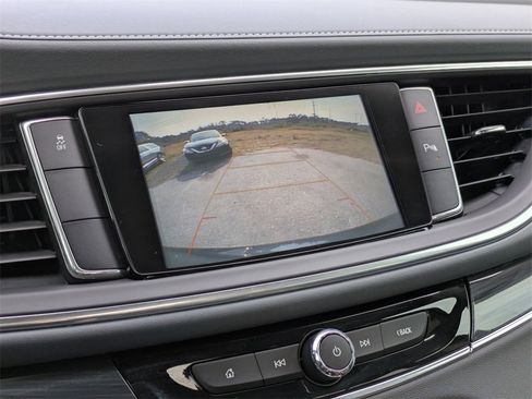 Used 2019 Buick Enclave Essence image 23