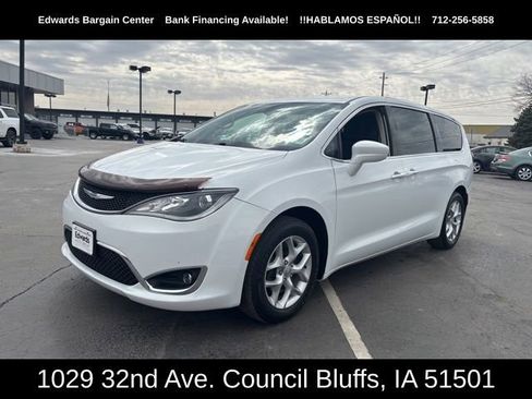 Used 2019 Chrysler Pacifica Touring Plus w/ Tire & Wheel Group image 4