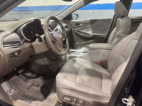 Used 2018 Chevrolet Malibu Premier w/ Premier Sun and Wheel Package FWD image 17