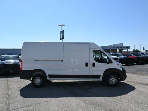 Used 2023 RAM ProMaster 2500 FWD image 3