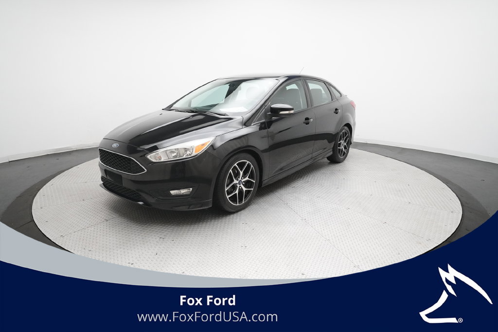Used 2016 Ford Focus SE w/ SE Sport Package FWD image 1