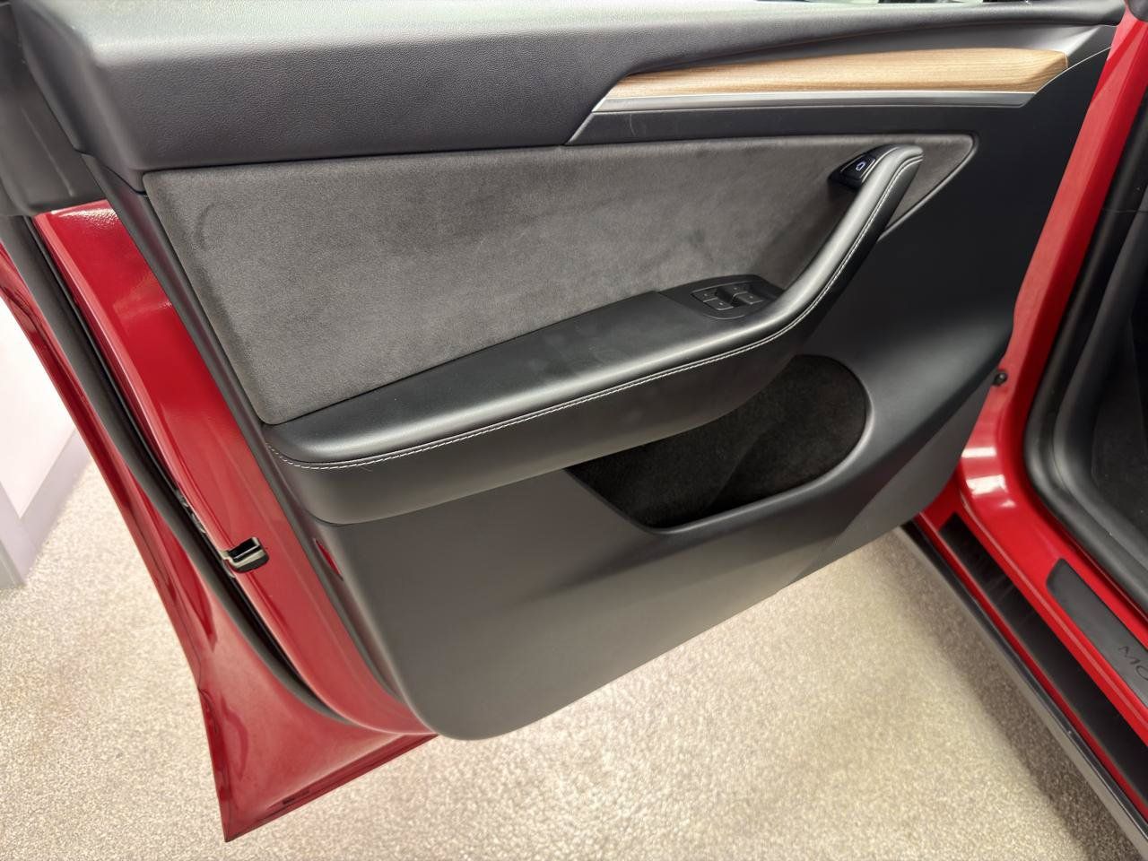 Used 2023 Tesla Model Y Performance AWD/4WD image 14