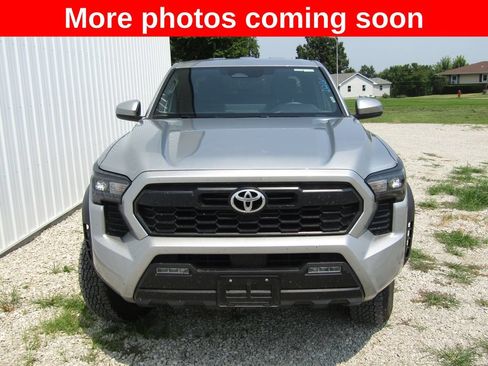 Used 2025 Toyota Tacoma TRD Off-Road AWD/4WD image 8