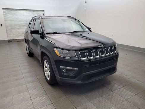 Used 2018 Jeep Compass Latitude FWD image 13