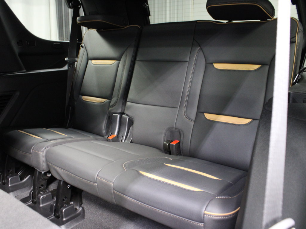 Used 2024 GMC Yukon AT4 w/ Technology Package AWD/4WD image 19