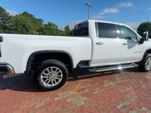 Used 2025 Chevrolet Silverado 2500 LTZ w/ LTZ Premium Package AWD/4WD image 3