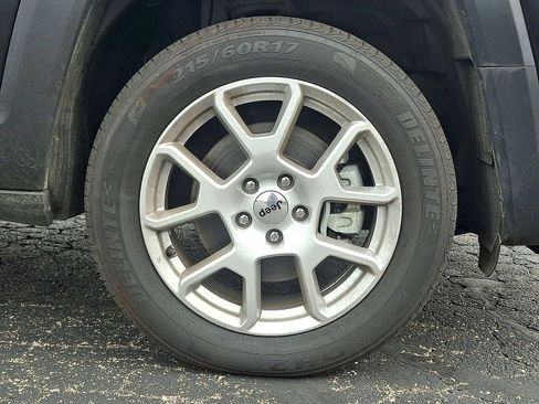 Used 2023 Jeep Renegade Latitude AWD/4WD image 26