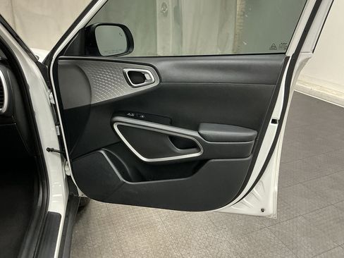 Used 2024 Kia Soul LX w/ Option Group 015 FWD image 32
