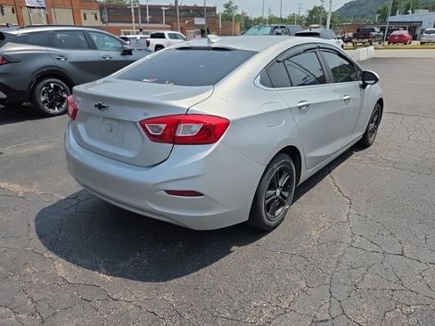 Used 2017 Chevrolet Cruze LT w/ Convenience Package FWD image 7
