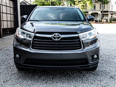 Used 2014 Toyota Highlander XLE image 3