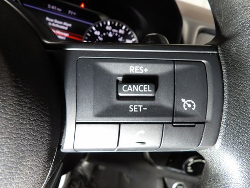 Used 2022 Nissan Rogue S FWD image 17